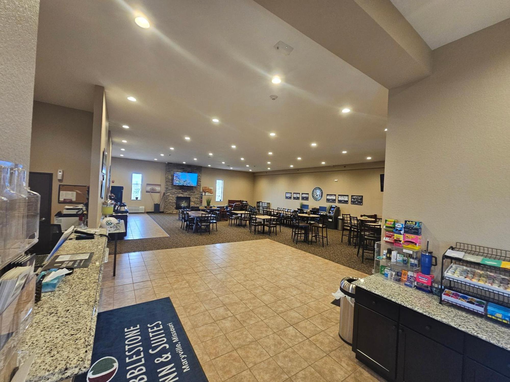 Cobblestone Inn & Suites Maryville Exterior photo